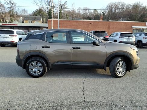 Used 2025 Nissan Kicks S image 3