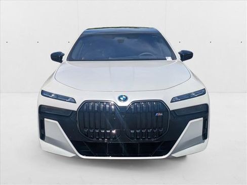 New 2025 BMW i7 M70 w/ Executive Package image 5