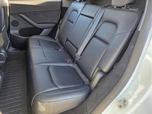 Used 2023 Tesla Model Y Performance image 18