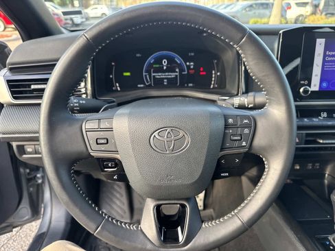 Used 2025 Toyota Camry SE image 29