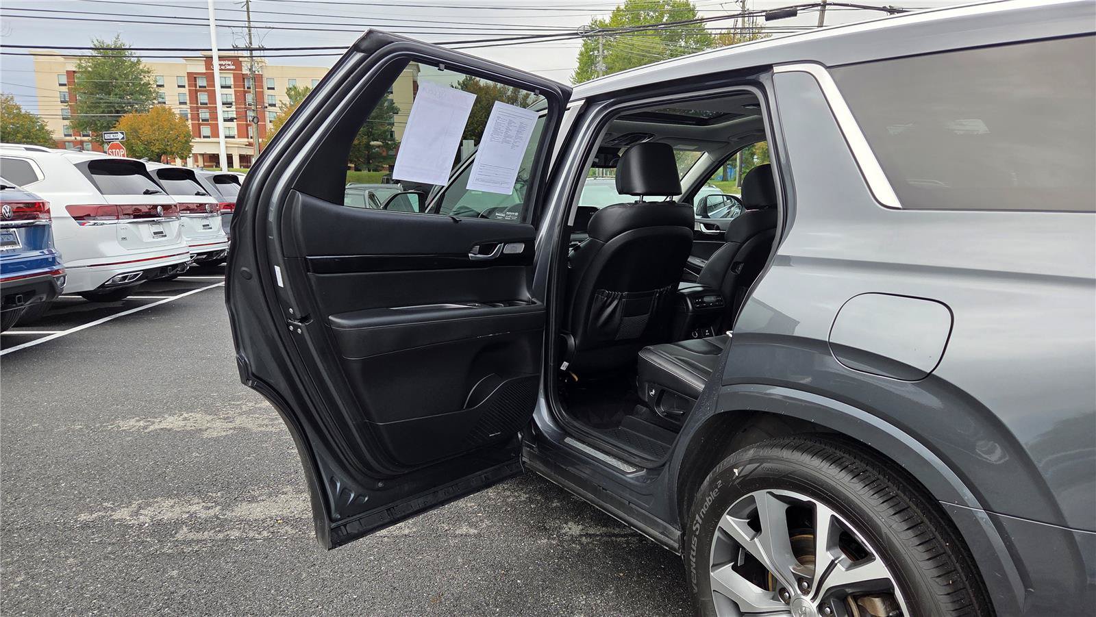 Used 2022 Hyundai Palisade Limited w/ Winter Package AWD/4WD image 28