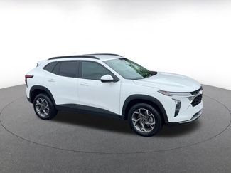 Used 2025 Chevrolet Trax LT FWD video 2