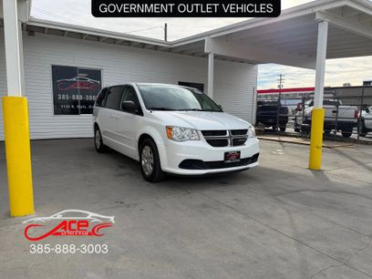 Used 2017 Dodge Grand Caravan SE w/ UConnect Hands-Free Group