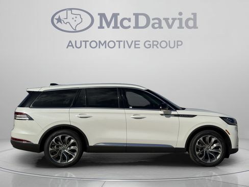 New 2026 Lincoln Aviator 2WD image 8