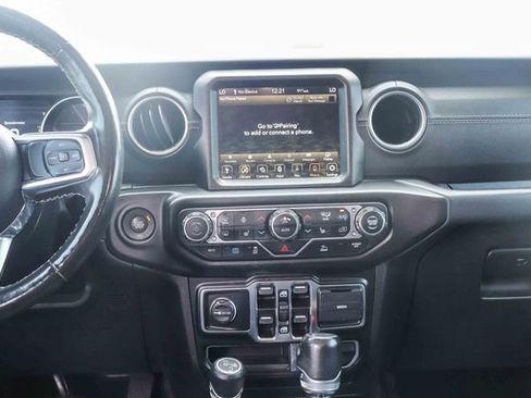 Used 2022 Jeep Wrangler Unlimited Sahara w/ Cold Weather Group AWD/4WD image 15