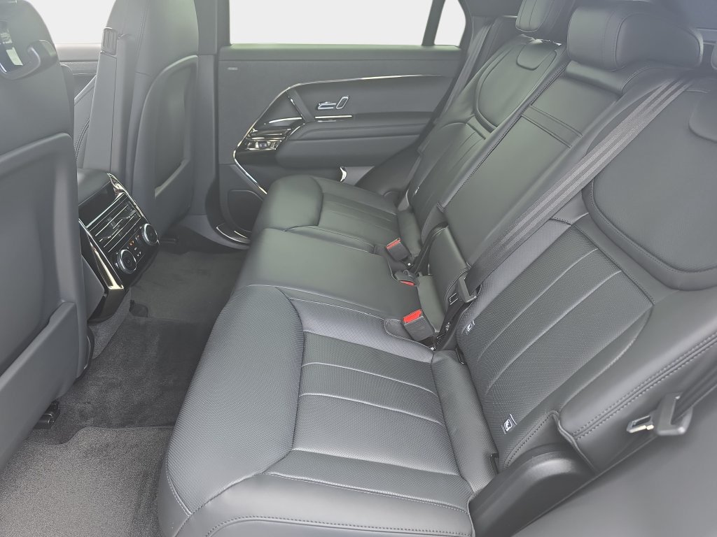 New 2026 Land Rover Range Rover Sport Dynamic SE AWD/4WD image 15