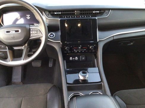 Used 2024 Jeep Grand Cherokee Altitude image 21