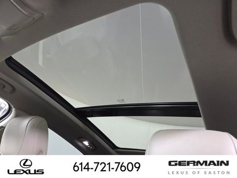 Used 2019 Cadillac XT4 Luxury w/ Cold Weather Package image 32