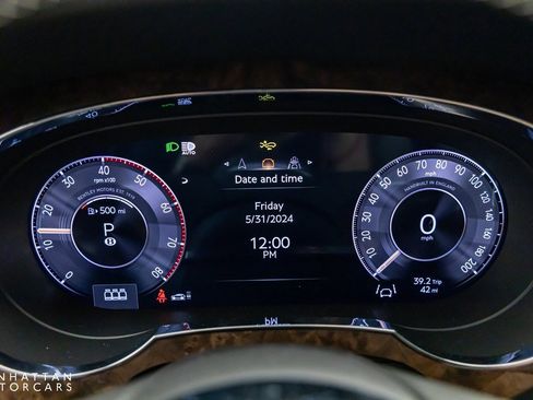 Used 2024 Bentley Bentayga Extended Wheelbase image 16