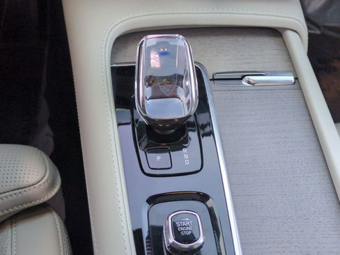 Used 2025 Volvo XC90 T8 Ultra w/ Protection Package Premier image 27