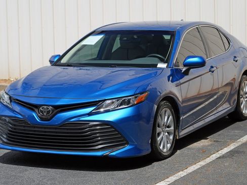 Used 2019 Toyota Camry LE FWD image 40