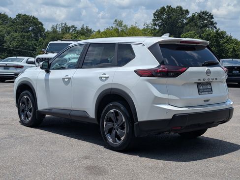 Used 2026 Nissan Rogue SV FWD image 7