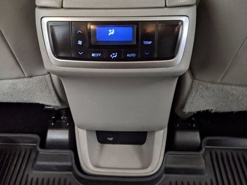 Used 2017 Toyota Highlander XLE AWD/4WD image 17