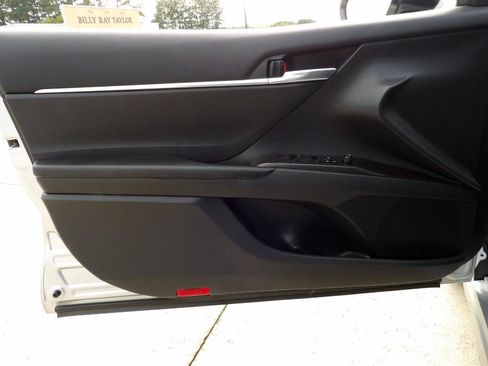 Used 2024 Toyota Camry SE image 8