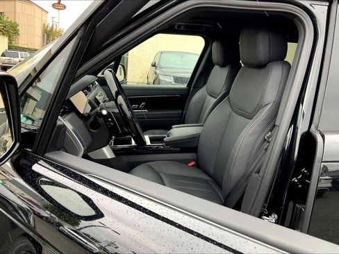 New 2025 Land Rover Range Rover SE image 10