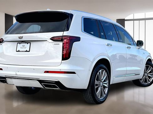 Used 2022 Cadillac XT6 Premium Luxury w/ Technology Package image 2