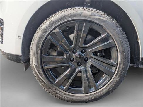 Used 2023 Land Rover Range Rover Long Wheelbase SE image 9