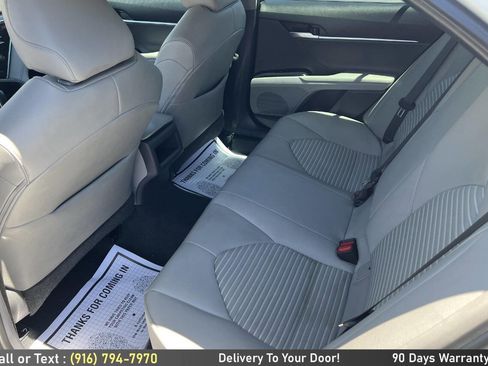 Used 2018 Toyota Camry SE w/ Moonroof Package FWD image 14
