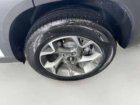 Used 2025 Chevrolet Trax LT w/ LT Convenience Package image 11