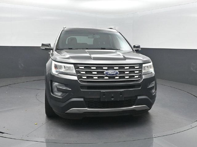 Used 2017 Ford Explorer XLT w/ Equipment Group 202A AWD/4WD image 30
