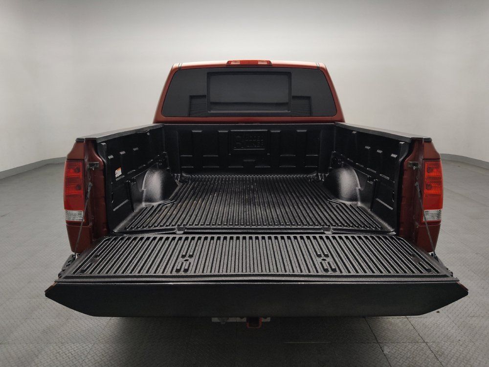 Used 2015 Nissan Titan SV RWD image 29