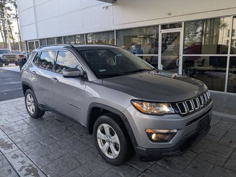 Used 2019 Jeep Compass Latitude image 4