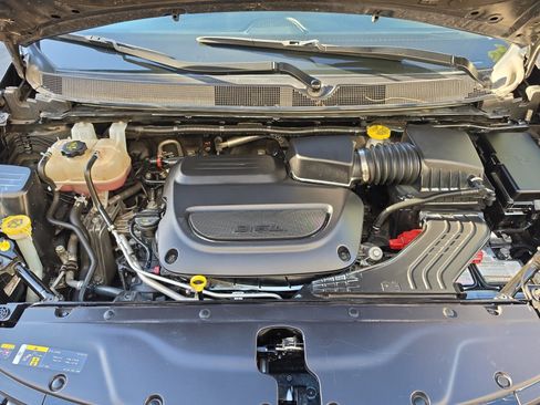Used 2023 Chrysler Pacifica Touring-L FWD image 35