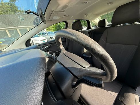 Used 2018 Ford Focus SE FWD image 21
