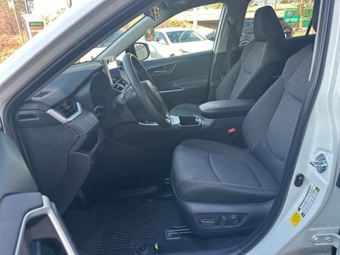 Used 2025 Toyota RAV4 XLE image 6