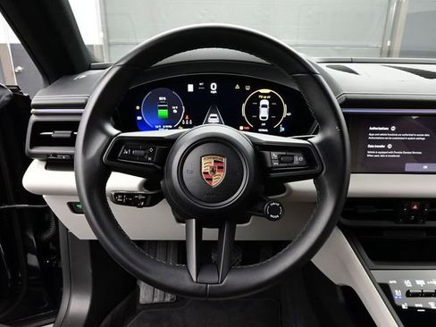 Certified 2024 Porsche Macan 4 Electric AWD/4WD image 8