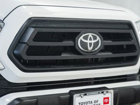 Used 2022 Toyota Tacoma SR w/ SR Convenience Package RWD image 9