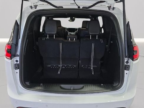 New 2026 Chrysler Pacifica Select w/ S Appearance Package image 21