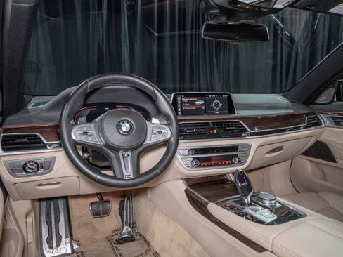 Used 2021 BMW 740i w/ M Sport Package RWD image 18