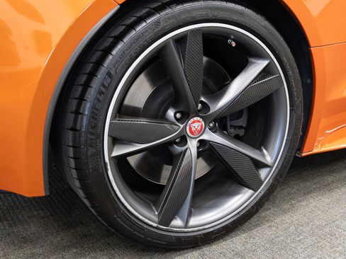 Used 2016 Jaguar F-TYPE R image 24