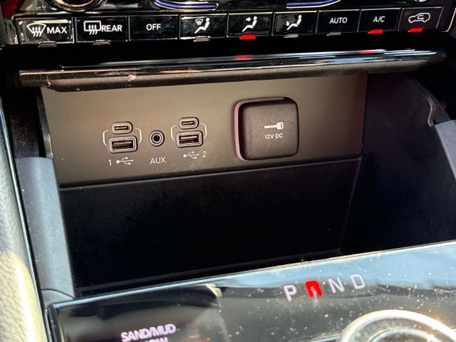Used 2023 Jeep Grand Cherokee Limited AWD/4WD image 22