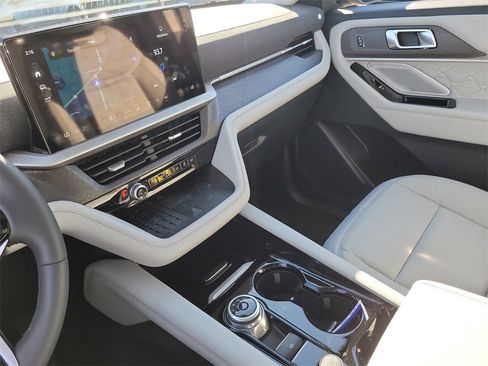 Used 2025 Ford Explorer Platinum w/ Ultimate Package image 22