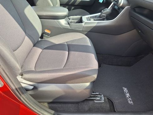 Used 2020 Toyota RAV4 LE FWD image 28
