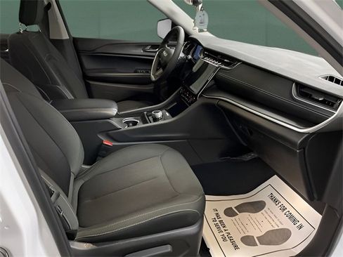 Used 2024 Jeep Grand Cherokee L Laredo w/ Luxury Tech Group I image 17