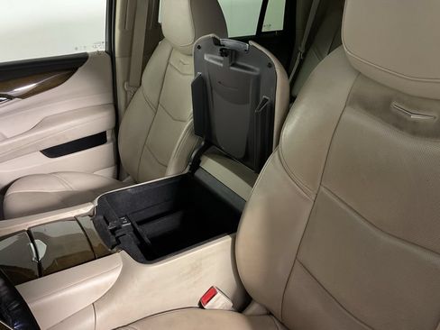 Used 2019 Cadillac Escalade Luxury AWD/4WD image 32