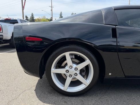 Used 2006 Chevrolet Corvette Coupe RWD image 13