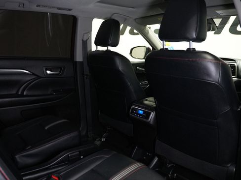 Used 2019 Toyota Highlander SE AWD/4WD image 26
