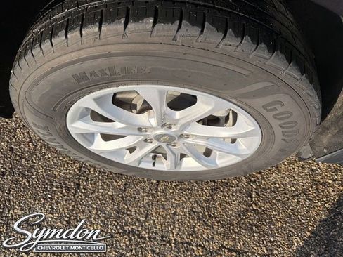 Used 2020 Chevrolet Equinox LT FWD image 25