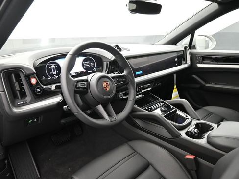 New 2025 Porsche Cayenne Coupe image 4