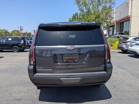 Used 2016 Cadillac Escalade ESV Premium image 7