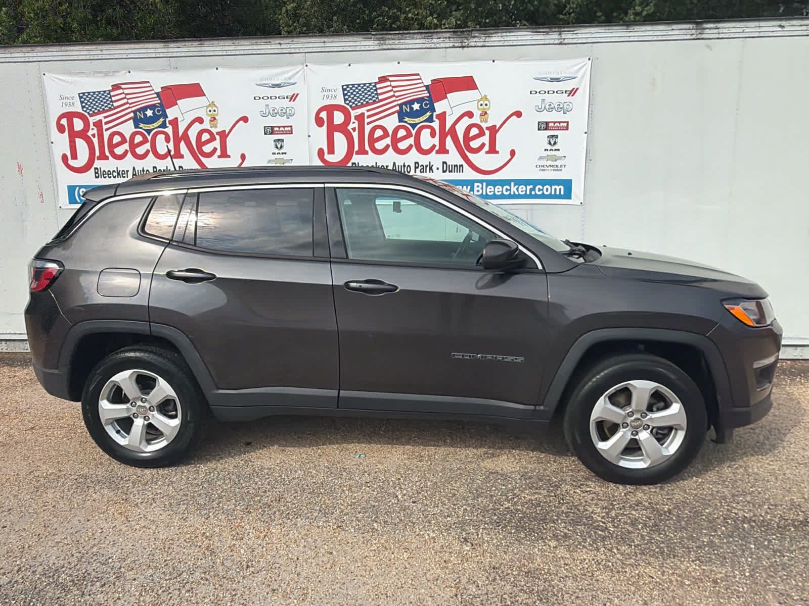 Used 2018 Jeep Compass Latitude w/ Popular Equipment Group AWD/4WD image 2