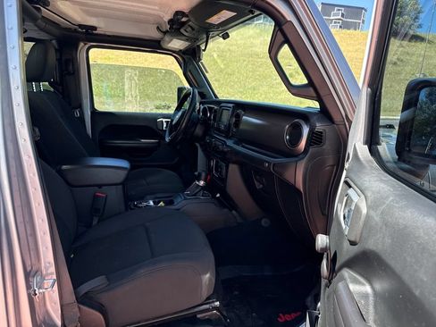 Used 2020 Jeep Gladiator Sport AWD/4WD image 28