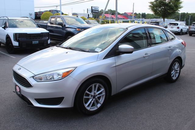Used 2018 Ford Focus SE FWD image 2