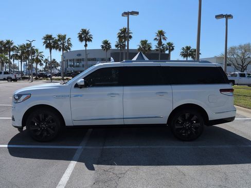 Certified 2023 Lincoln Navigator L Reserve image 7