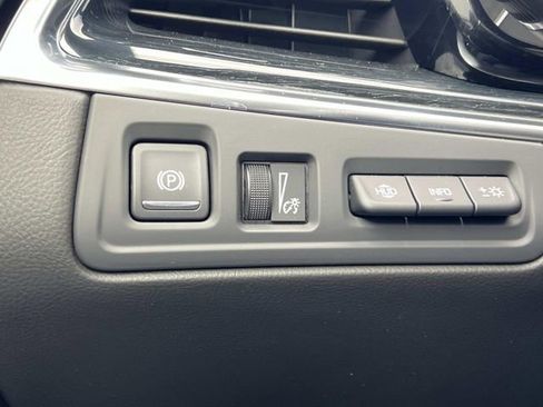 Certified 2025 Cadillac XT5 Premium Luxury w/ Technology Package AWD/4WD image 29