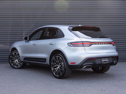 Used 2026 Porsche Macan AWD/4WD image 3